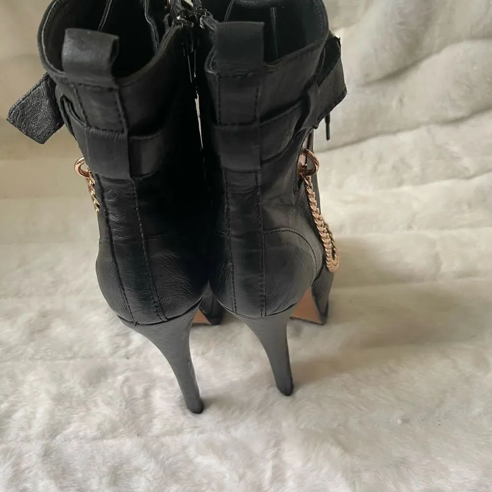 Zigi Girl Leather blk skate lace up boots with rose gold tone chain acc… - Picture 4 of 12